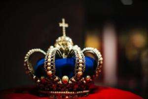 markus spiske kp1bubr2j4a unsplash Picture of crown representing the monarchy