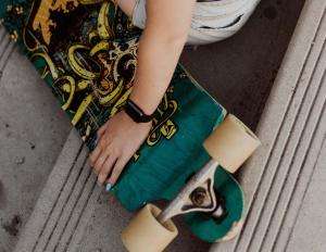priscilla du preez youeckm im unsplash Skateboarding girl